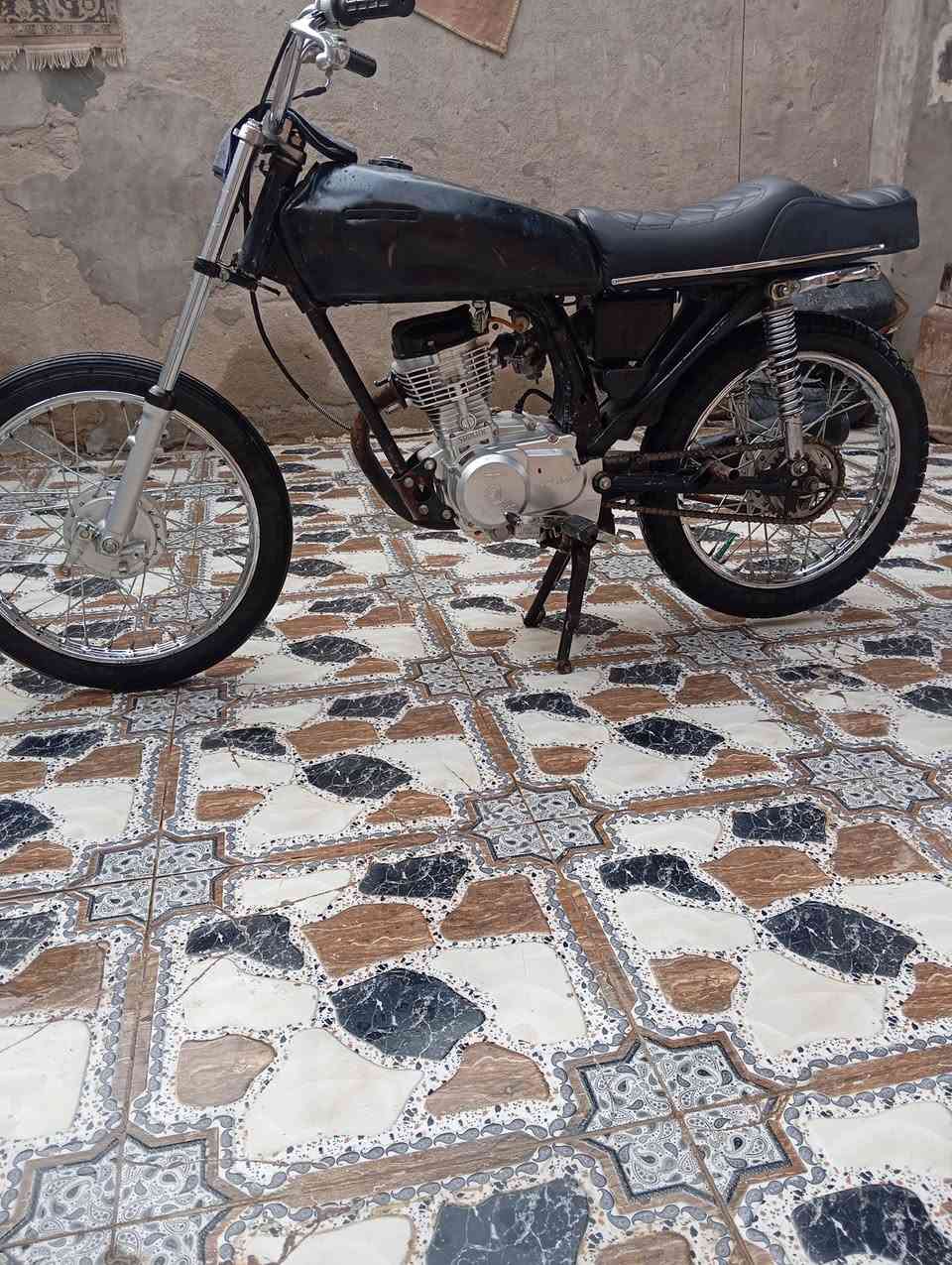 ***********
للبيع 600 وبيها مجال قليل
