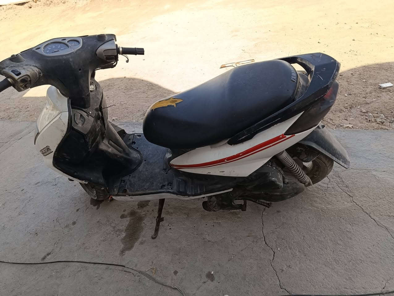 السلام عليكم
سكنس نثيه كابريتر 
كهربائياتها شغالات كلهن الدراجه دا امشي بيها البارحه و كطعت ولف ابيعها ع وضعها كوم حديد 
قبل لا تعطل مابيها شي لا ب الكرنك ولا البوش و البستم و الزنجيل يعني جيب ولفات و شدهن و شغل و اطلع بس اني ابيع كوم حديد افضل 
رايدها ب ٢٢٠ و بيها مجال للطيبين 
مكاني طريق الحاميه 
رقمي ***********
