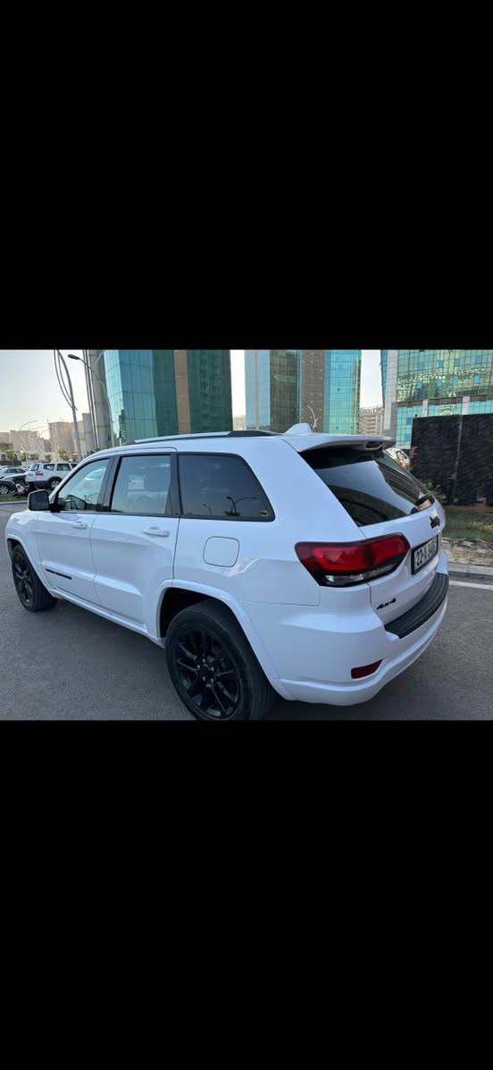 Jeep Grand Cherokee 2020 Black top
ماشية٨٤٠٠٠ كم
 تشغيل بصمة
كاميرا 
تشغيل عن بعد
 کوشنی شامۆ و جلدە/ كشنات كنتارة وجلد
صندوق كهرباء/ سندوق کارەباییە
رادار
ستيرن تدفئة / سوکان گەرم
نقطة عمياء
مكينة ٦ سلندر و ٣٦٠٠ على وضع وكالة
سيارة بها جاملغ صبغ وشوية من بونيت  بس بدون دواخل و اير باك ما طاق/ ئۆتۆمبێلەکە چاملغ و کەمێک بۆنیتی سوبغە بەس بێ ئەوەی ناوەوەی گرت بێت و 
پەرەشوتی نەتەقیوە.
نرخی 295 وەرەقە
سعرها 295 ورقة
تلفون
***********
