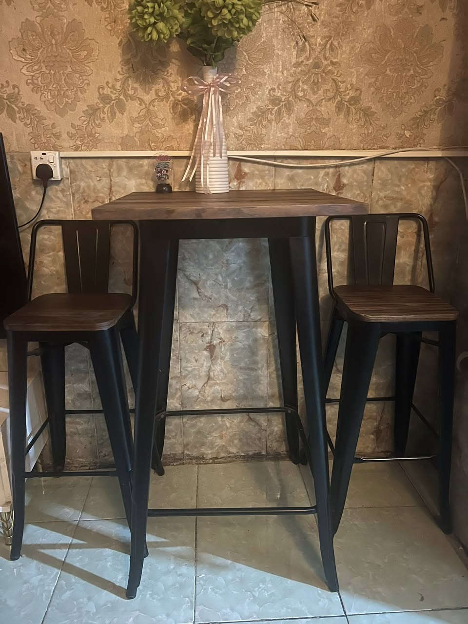 ميز تلفزيون ماركة اخذته بورقتين ونص خشب ثقيل وحديد ثقيل موديلة ارتفاعه عالي السعر 100 قفل المكان المشتل


**إذا كنت صاحب هذا الإعلان وتريد حذفه لأي سبب، رجاءا أرسل رسالة إلى الدعم الفني**