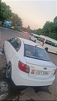 كيه ريو للبيع موديل ١١ سياره بدون دواخل بيهه ٣ قطع مكينه ١٦٠٠ مكاني دو...