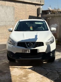 نیسان قاشقای مۆدێل 2013   ڕەنگی سپی گێر تۆماتیک   سۆنەری  دانراوە بێ ب...