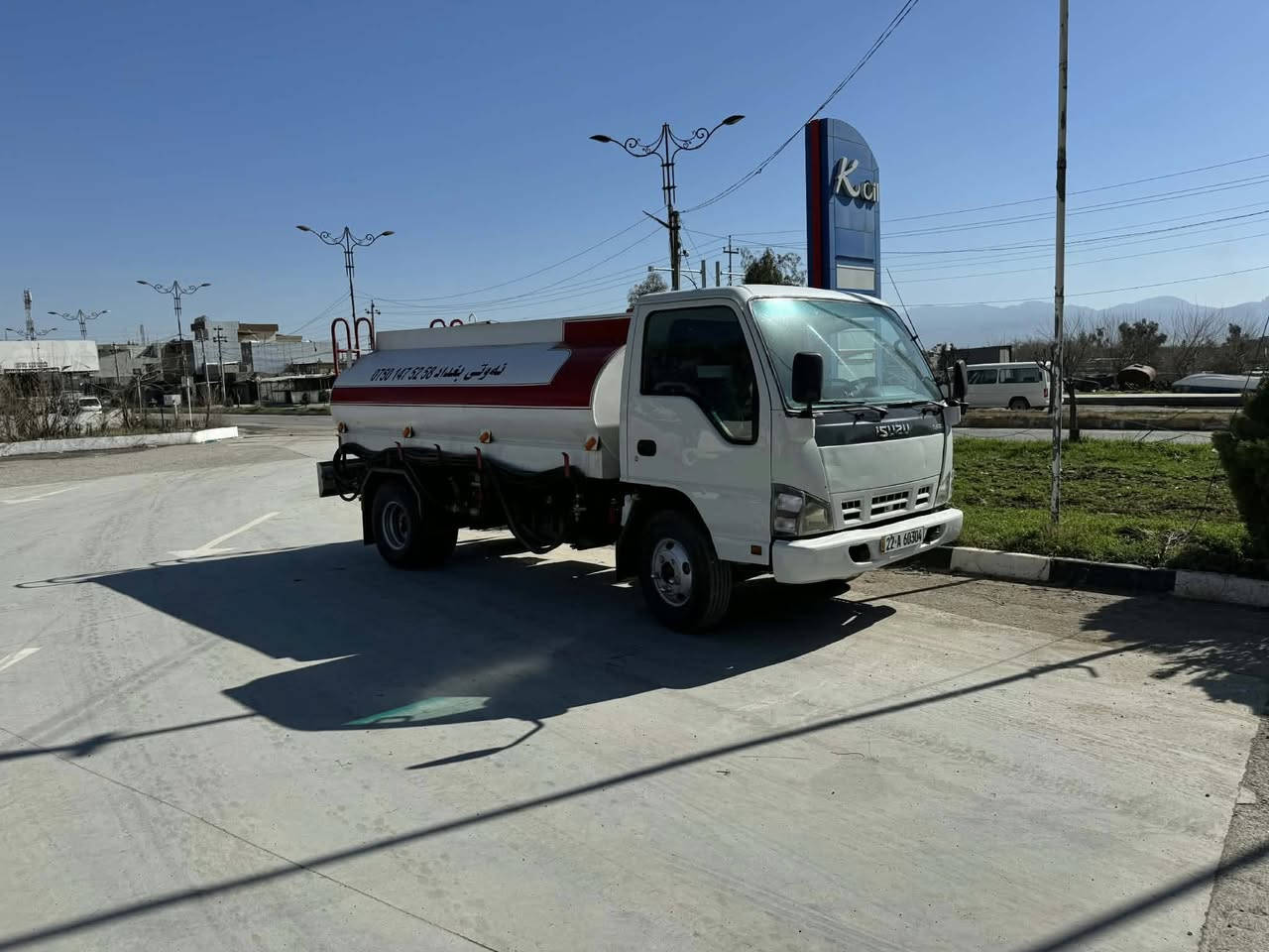 ئایزوزو  2008 بێ بۆیاخ  تانکی شەش هەزار  تاقم تایەیی تازەیە جوپلسنن   سۆندەو ماتۆری تازەی لەگەلە  سەیارەیەکی بێ مەسرەفەو مالیی دۆستە
***********
***********
