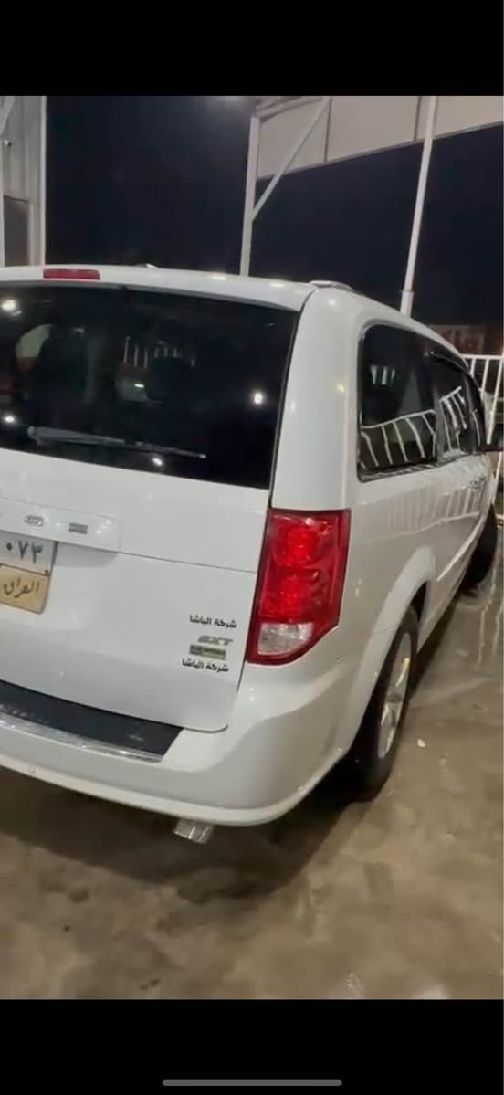 سلام عليكم 
كرفان 2017 فول فول 
بيها ٥مكانات صبغ 
سياره كلش حلوه وجاهزه من كل شي كير محرك كله شرط 
سعر كلش مناسب 130 مكاني كركوك 
*********** كركوك, العراق
