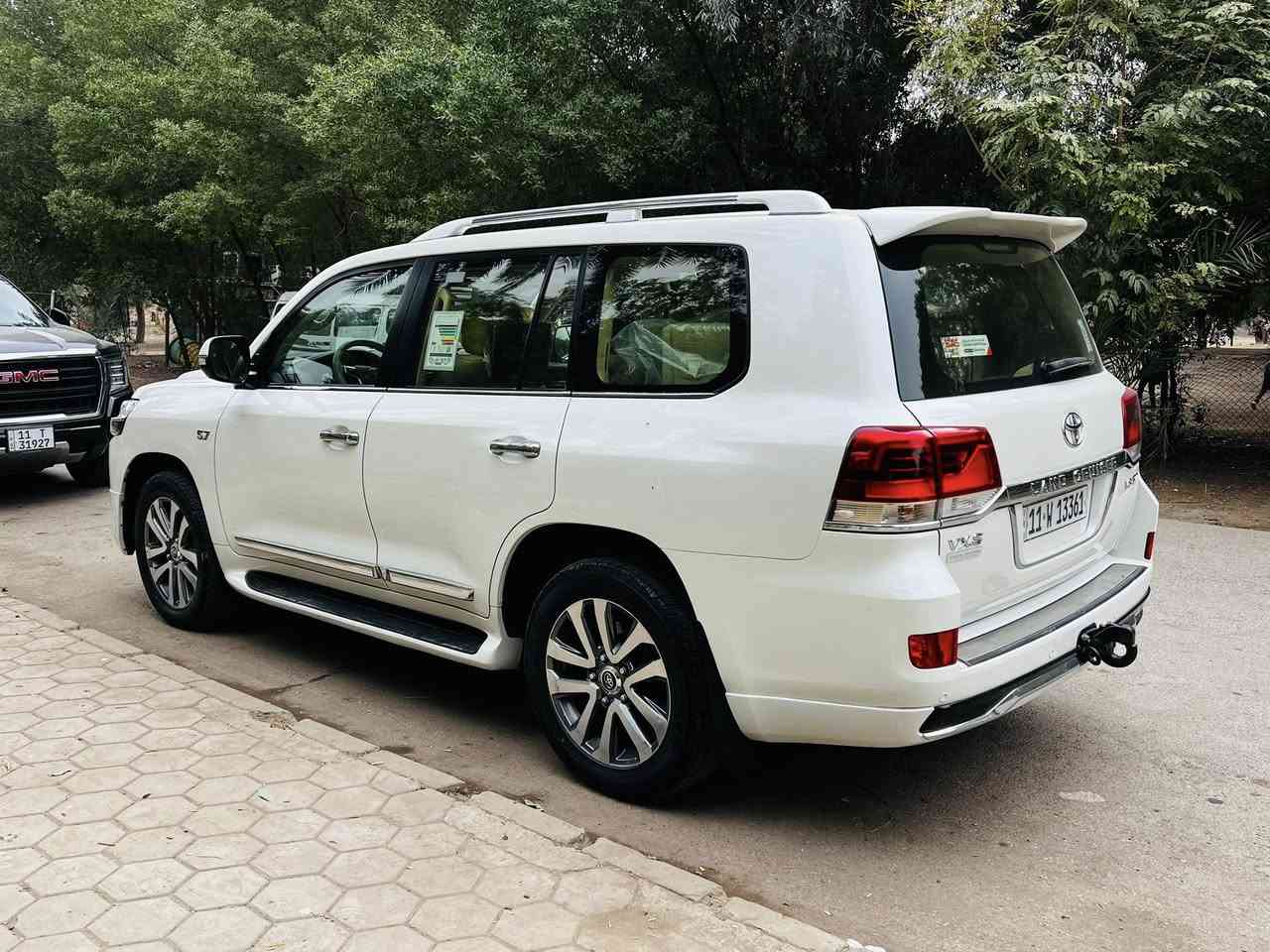 السلام عليكم لاند كروز 2017 VXS معروفه موصفات الVXS 5700 جكات باب خزن ميموري باب خلفي كهرباء سستم صوت لكزز كشنات تدفئه تبريد عداد لكزز وموصفات لكزز ماشيه 120 جاملغ جهة السايق براغي مفتوحه محاجه اذكر موصفاتها معروفه هواي موصفات 
العنوان بغداد 
معرفة السعر عند الأتصال 
***********
