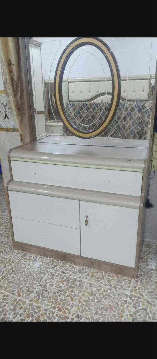 غرفه نوم تركي للبيع 9قطعه بيه نشرات اصفر 
السعر 750 وبيه مجال لل استفسار 

***********
