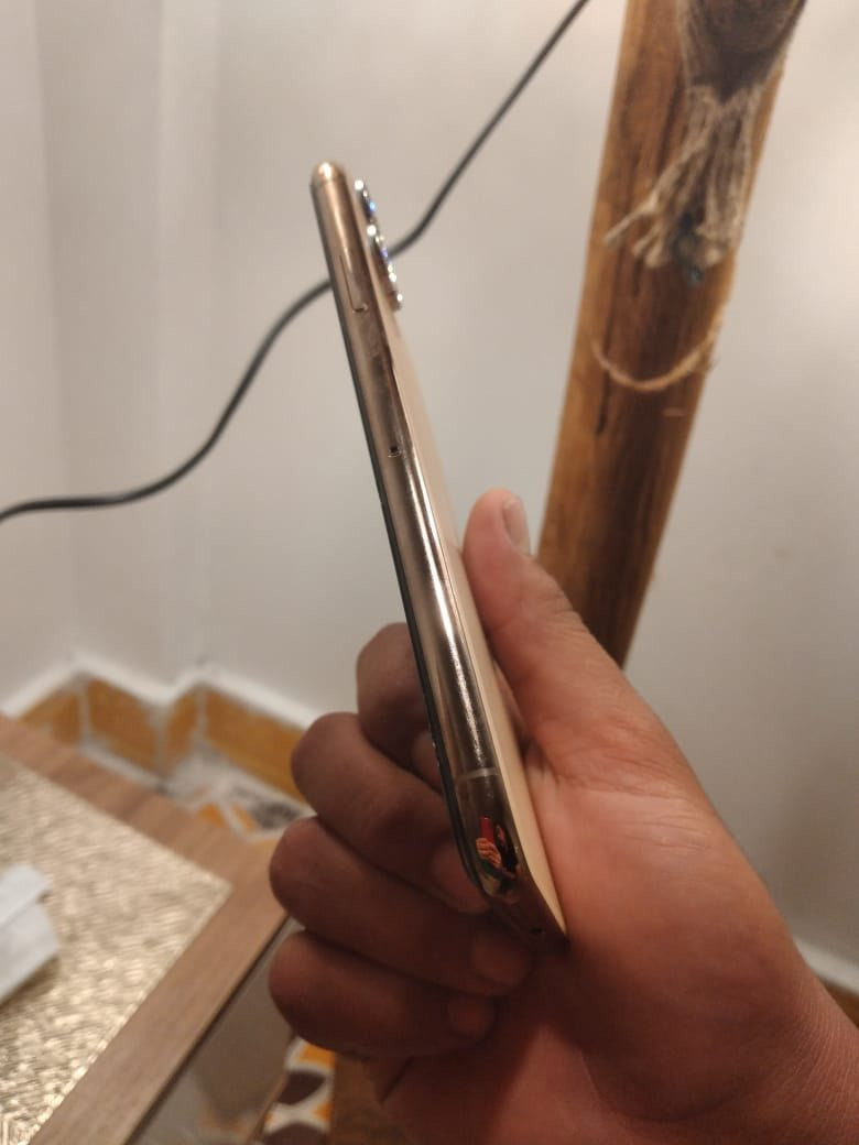 ايفون ١١برو ماكس جهاز نضيف مبدل بس شاشه جهاز مكفول اي ضرر مابي وين متودي ودي ذاكره ١٢٨ سعر ٣٥٠ وبي مجال لا تكسر بي جهاز نضيف رقم *********** واتساب واتصال !
