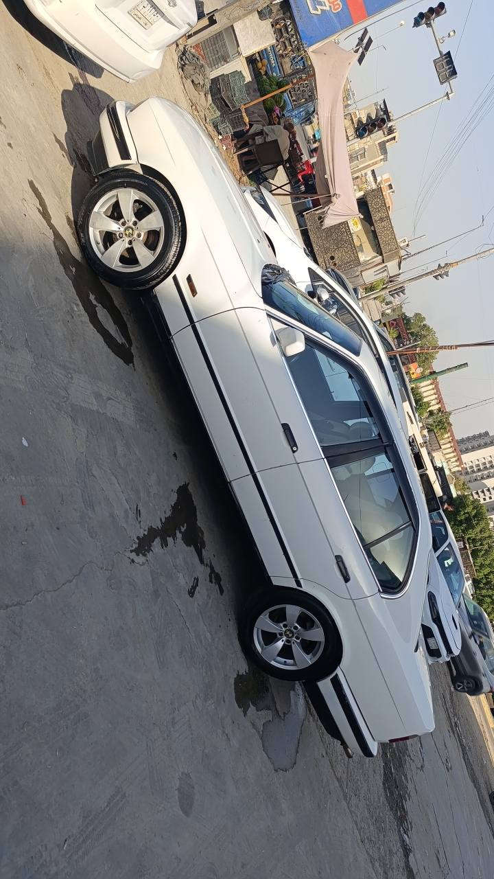 السلام عليكم للبيع bmw 535  السيارة جاهزه من كلشي تبريد مكينه كير حداديه السيارة بلاديه بيها صبغ قطعتين فقط بدون ضربه هزه جديده باسمي رقم انكليزي نوقصها الصالنصه مزروفه والبطاين شويه تعبانه والجامه الخلفيه الوره السايق دكمتها متشتغل يا اما فيوز يا اما الدكمه عاطله السعر 49مكان السيارة بغداد كرادة والبلديات رقم الهاتف *********** بغداد, العراق
