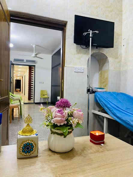 يسرنا ان نعلن عن افتتاح عياده الزهور وتقديم كافه الخدمات التمريضيه بكل محبه واخلاص مع تمني الشفاء العاجل ♥️

 🩺الخدمات المتوفره :
1️⃣ قياس الضغط والسكر والنبض والحراره   والاوكسجين.
2️⃣تركيب الكانيولا واعطاء العلاجات الوريدية.
3️⃣زرق جميع انواع الابر.
4️⃣تداوي العمليات الجراحيه ورفع الخيط.
5️⃣التبخير .
6️⃣ثقب الاذن وعمل بيرسنك.
7️⃣تركيب ورفع القسطره البوليه.
8️⃣ رفع الزوائد اللحميه .

🔴 تتوفر خدمه التمريض المنزلي بأمتياز🔴

📌تواجد صباحاً ومساءاً بأداره الممرضه زهراء
للتواصل والاستفسار 📞 ***********

📍العنوان 🏥 حي الحسين شارع 40 قرب صيدليه كريمه الجبوري
