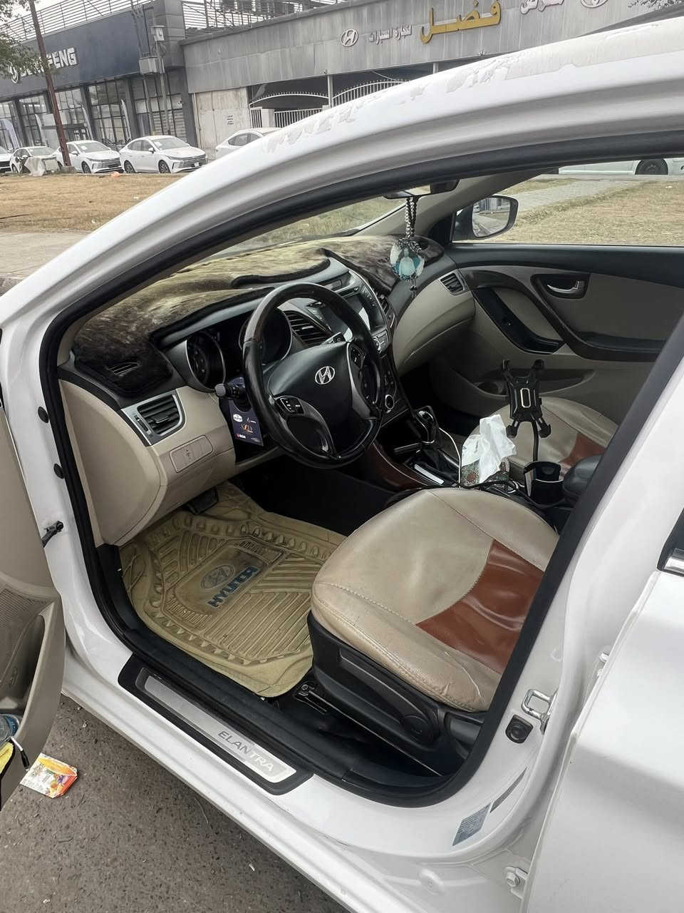 السلام عليكم
من رخصه الادمن 

النترا 2015 وارد خليجي 

مكفول من الحادث ومن الضرر وسياره نضيفه جدا 

سياره فول ماعدا بصمه  مواصفاتها معروفها 

سياره اي نقص مابيها كير محرك وتبريد كلشي جاهز بيها  وبيها بارد قدر اقل إصبع موضح بالسونار

عارضها 137 بيها مجال الشراي يتصل مكان السياره  بغداد شهداء البياع 

***********
