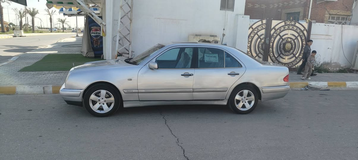مارسدس ام عيون E320
فئة افنكارد اعلى المواصفات 
موديل1997 محرك V المرغوب صبغ عام جمالية بدون ضربة وبدون كص نهائيا ،، السيارة ماشية 178 الف حقيقي كير مكينة بل جيس تبريد ثلج خير من الله  صدر امامي كلة جديد والعربانة الخلفية شديتهة كاملة جديدة قبل شهرين وارد يابان اصل وفصل ترايك للبصرة السيارة مناقصها اي شي رقم بصره وبأسمي سنويةللــ2027 
مكان السيارة. واسط
السعر75 بيع مستعجل
***********
