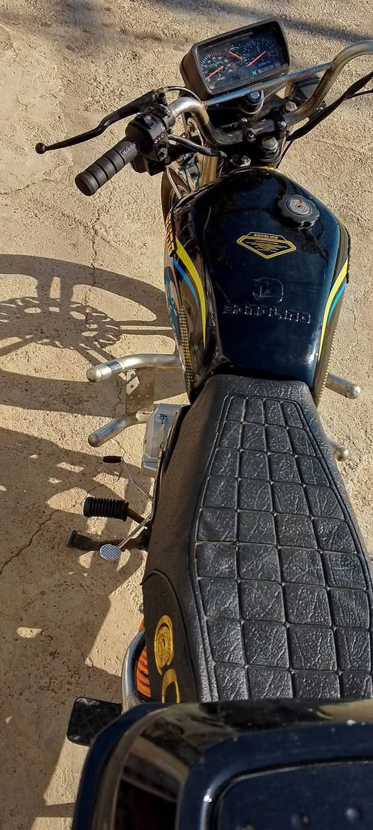 السلام عليكم دراجه سونك 2023وراق كامله عنون ديالى السعر 400ضفيره جديده بس ربط كلوب يحتاج***********
