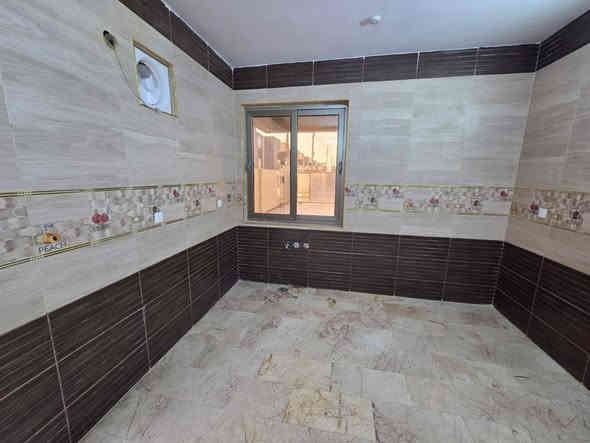 يتوفر دار للبيع بمجمع نجمة بغداد على طريق العامرية ابوغريب القديم مجاور كلية الزراعة مساحة ٢٥٠ م ١٠ واجهه ونزال ٢٥ سند بأسمي على طابو ابوغريب 
صاله و ٣ غرف نوم وحولي ومطبخ و٣ حمامات وصحيات
البيت جاهز وبمواصفات خاصه 
المرمر والسيراميك لكل البيت خاص اني طلبته على حسابي 
تشطيب الصحيات والمطبخ وتأسيس الماء خاص على حسابي اشتغلته وعملت اضافات بتأسيس الماء والكهرباء 
البيت حاليا فارغ وجاهز للسكن 
للأستفسار واتساب ***********
