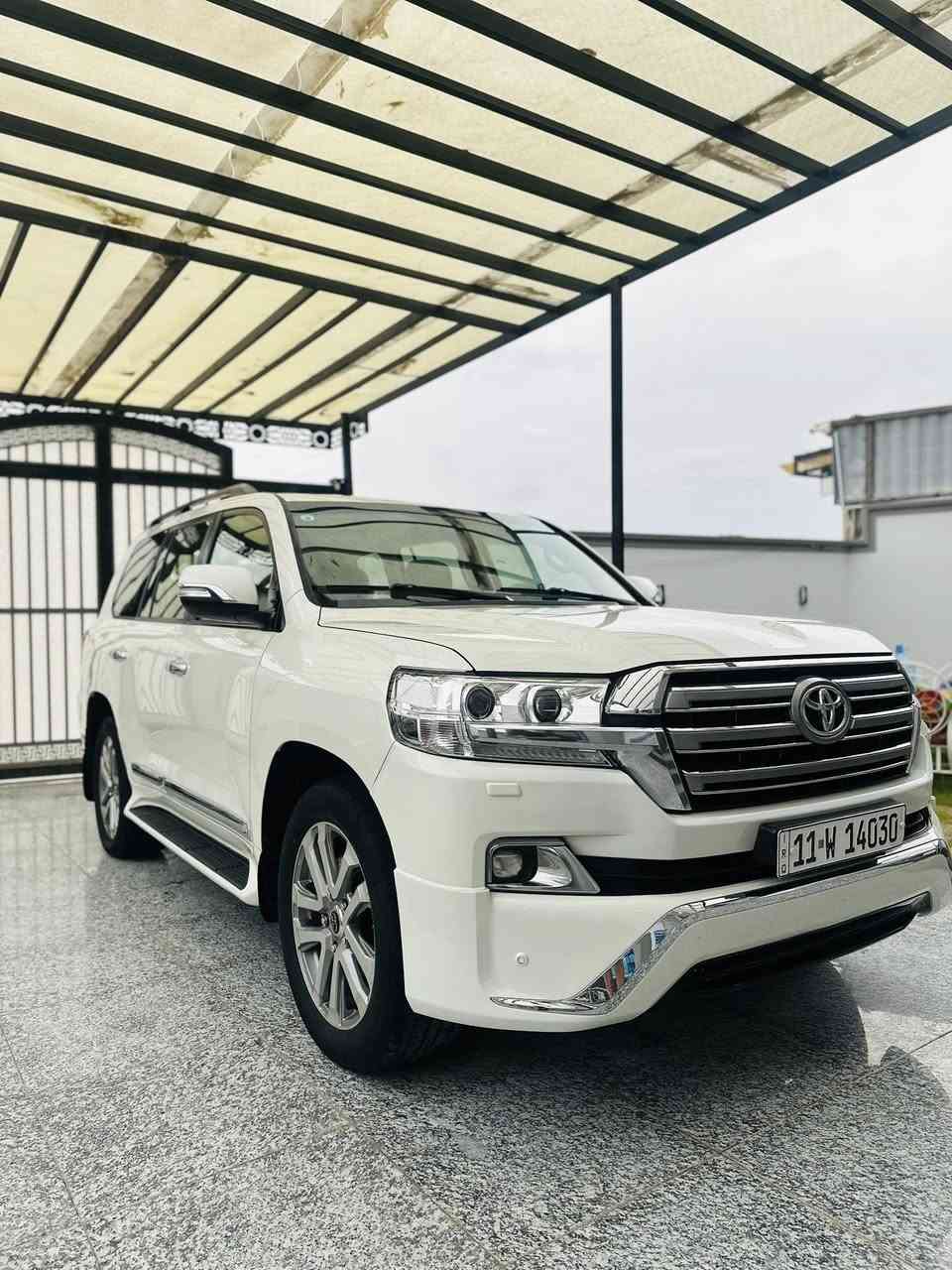 سلام عليكم لاندكروزر مديل 2016سياره ساز فول المواصفات GXRسياره حلو جديده تريد ثلج حدايد. 100/100سياره مكفوله بيه بس بارد بل الداير مال جاملق وباقي كفال عامه كشتات جلد مكينه 8 سلندر  العنوان السياره البصره التنومه  السعر 450وبيه مجال الرقم ***********
