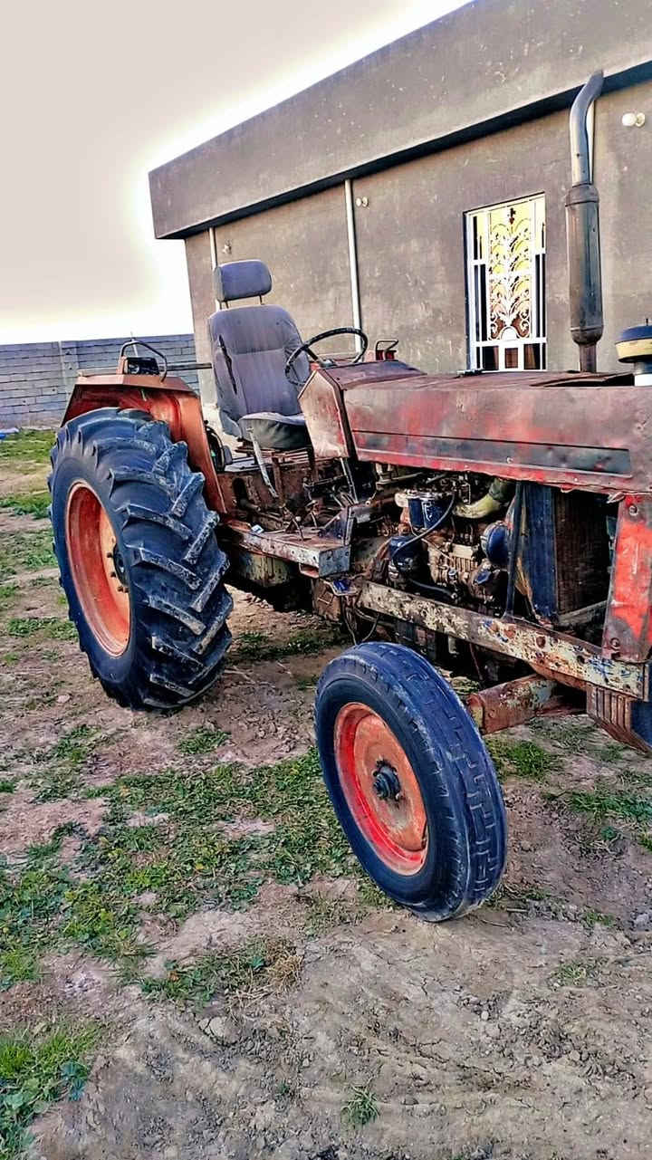 سلام عليكم مكينه  80. سعر 4250مليون  تخم تاير مكان ابو غريب خان ضاري زيدان رقام موجوده بس سنويه ضايعه ورقم ***********
