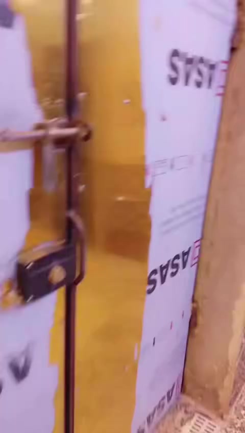 السلام عليكم بيت للبيع المساحة 100متر ركن 10في 10
البيت طابقين ونص بناء حديث 2022يحتوي البيت علة 5نوم 
العنوان الغزالية شارع الضغط شارع دينار ***********
