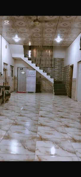 تفاصيل  شارع رئيسي مو فرعي موقع تجاري   البيت بلوك كهربائي صب كونكريت سطح شتايكر ارضيه بورسلين  👍غرفتين وصاله  وكليدور محل داخل لبيت باب داخلي وخارجي ومطبخ ✅

وديوانيه وصحيات داخليه خارجيه ✅

 ويه بيت اثاث 3سبالت ومكيف وديوان وغرفت نوم وكاونتر وكراج سياره  تصل صاحب البيت بي وتساب***********
