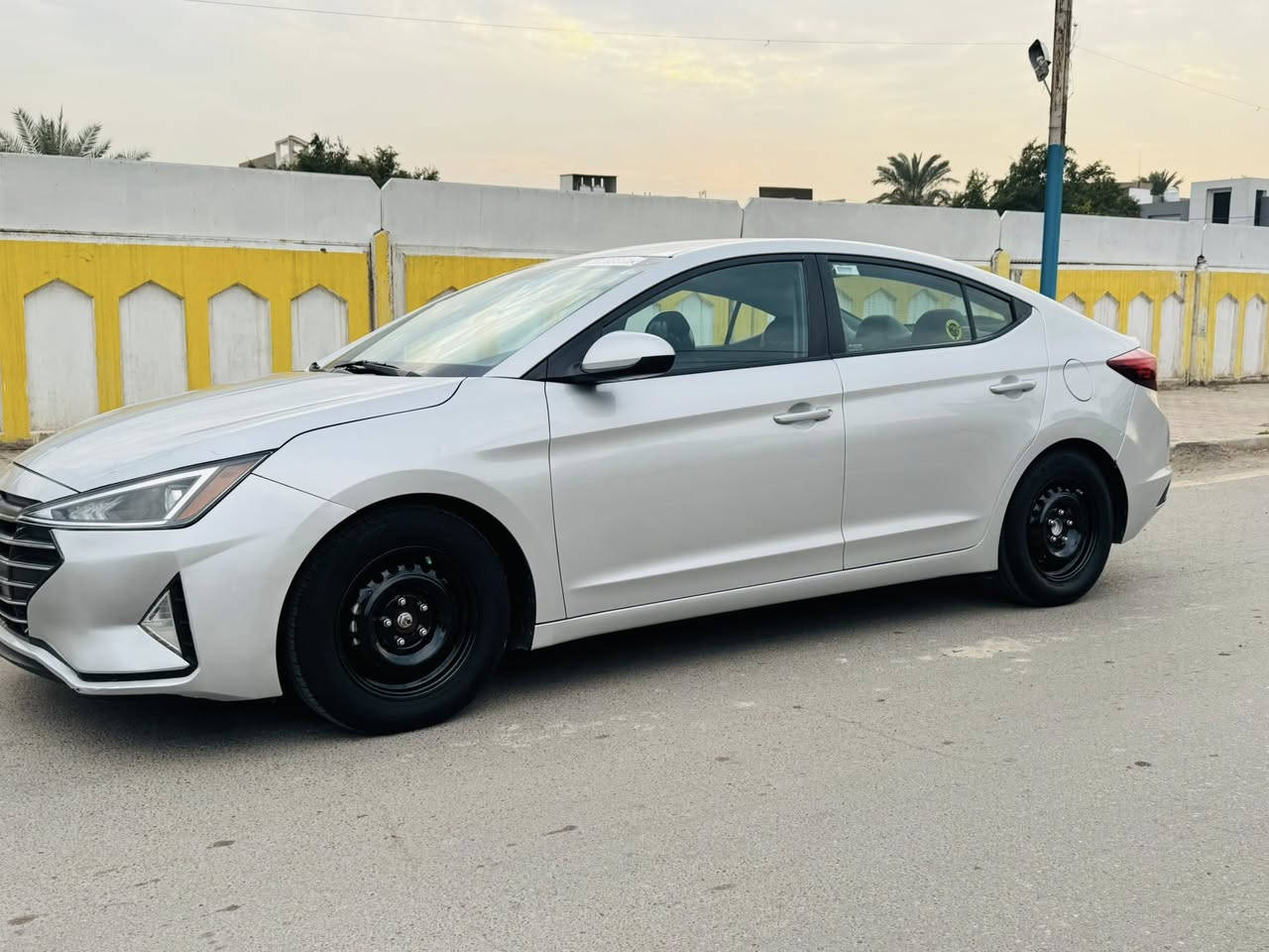 السلام عليكم 
للبيع النترا موديل 2019 وراد امريكي سيارة جديدة بمعنى الكلمة بعدها على وضع الشركة كلة ع البلاد مكينة 2000 دوش او كير AT المرغوب برغي مملعوب بيها حادثها قبغ جنطة نفسة معمر او دعامية نفسها معمرة او بيها بالعراق بارد خفيف بحافة البنيد فوك المازدة او دعامية امامية مصبوغة السيارة جديدة مواصفات رادار امامي خلفي نقط عمياء تحديد مسار شاشة اعطال بالدشبول شاشة جبيرة كامرة دوارة او حساس خلفي فول تحكم ستيرين صدر امامي خلفي جديد تختم تاير جديد دوشمة عام السيارة ربع متصرف عليها ماشية 32 الف ميل شرط مشي حقيقي او ع الفحص وين ميعجبك وديها رقم بغداد بسمي سنوية جديدة مكاني بغداد الحرية السعر 150 او بيها مجال حق الجية اخوان كلشي اكو بسوك بس سيارة جديدة للاخير
للاستفسار (***********)
