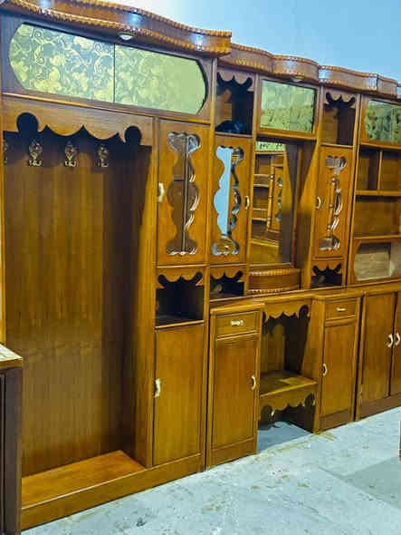 سلام عليكم للبيع غرف نوم خشب عراقي صاج داخل قطعتين وخارج بشرط 5 ملم حطاطه كنتور ملحق 6طابقين نضافه فول عنوان الرمانه البعبيد سعرها 900 وبي مجال 
***********
