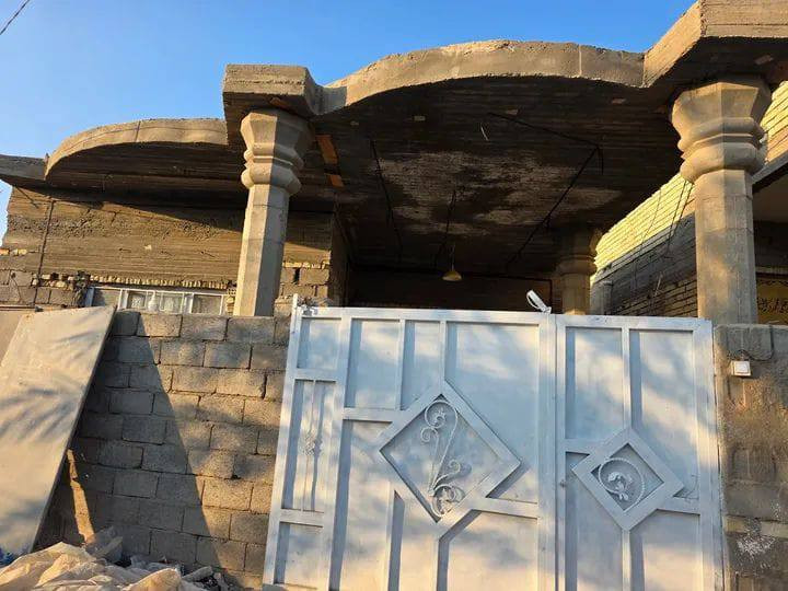 سلام عليكم يوجد دار للبيع مساحته ٢٠٠ م سعر ٤٧ مليون على طريق ابو جاسم يبعد عن الشارع ٨٠ متر ***********
