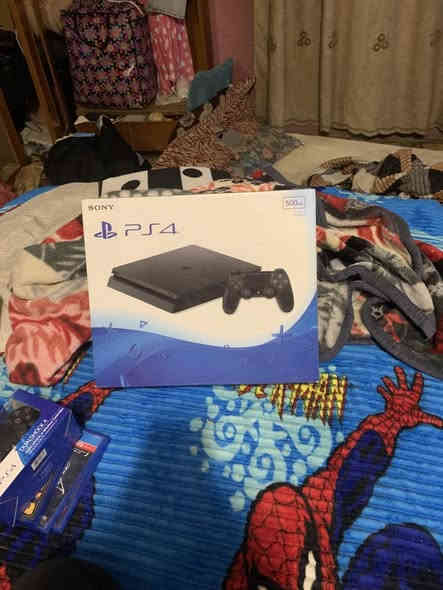 سلام عليكم 
بلي فور سلم كامل ملاحقات 
ويداد ثنين 
وقراص تلاثة 
GTA 5
THE LAST OF US
GALL OF DUTY
لبلي مشتري جديد 
لبلي 300الف وبي مجال
***********
