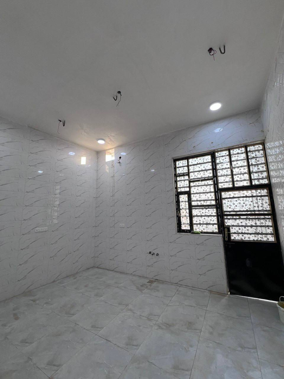 دار سكن🏠
دار سكن🏠
......
المساحة/200متر 
......
نوع العقار📑 طابو زراعي عراقي نموذج 25
......
يحتوي على🏗
استقبال/غرفيتن منام/صاله واسعه/مطبخ/صحيات داخليه وخارجيه/كراج 
......
موقع البيت📍
ابي_الخصيب_العوجة_شارع_المقيمين
......
السعر المطلوب💹
90 مليون دينار عراقي وقابل للتفاوض🤝
اللاستفسار***********
