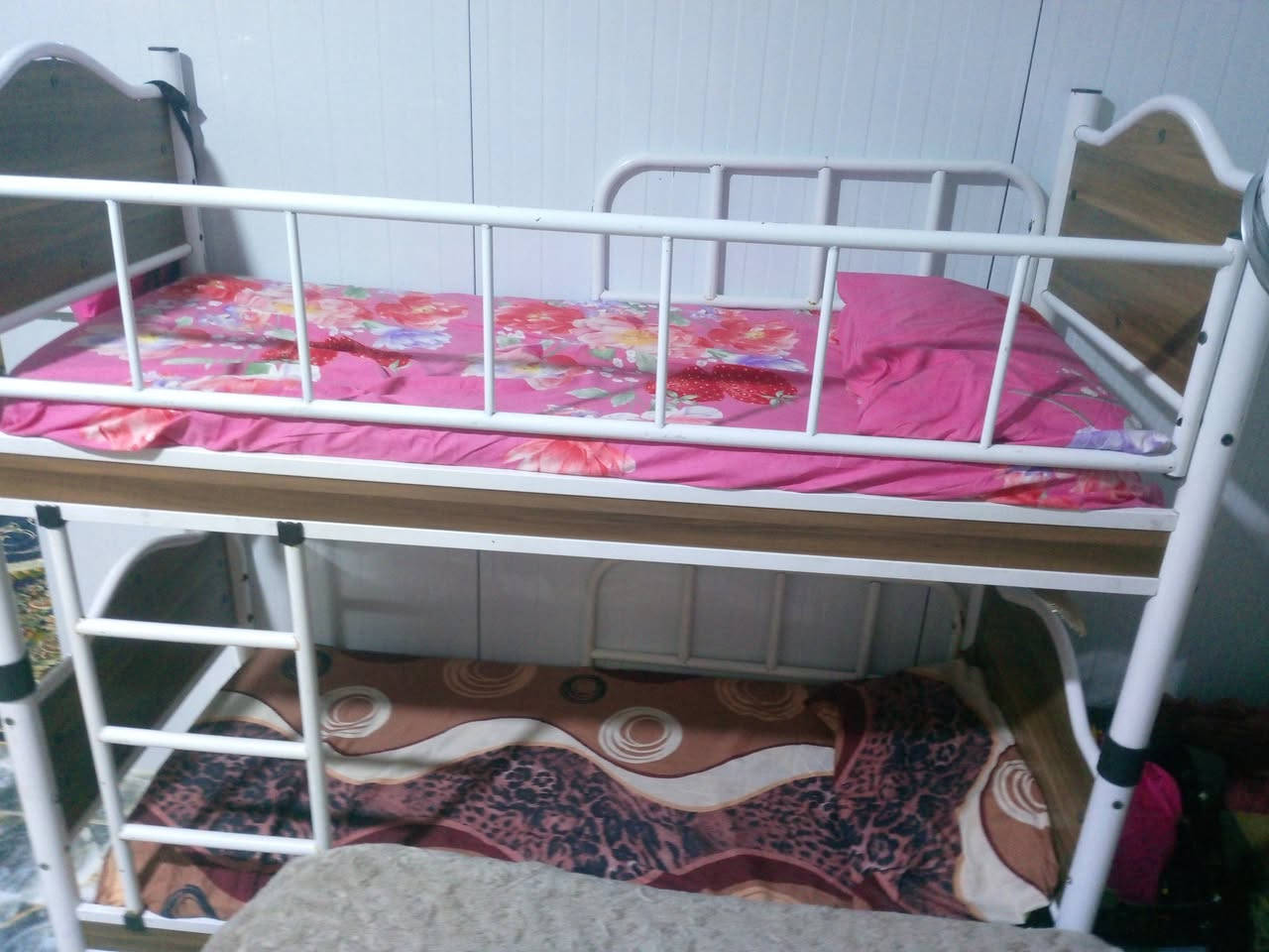 سرير طابقين  ويصير ينفصلن
نظيف وقوي عنوان كرمة علي سعره مع المنادر150 وبي مجال


**إذا كنت صاحب هذا الإعلان وتريد حذفه لأي سبب، رجاءا أرسل رسالة إلى الدعم الفني**