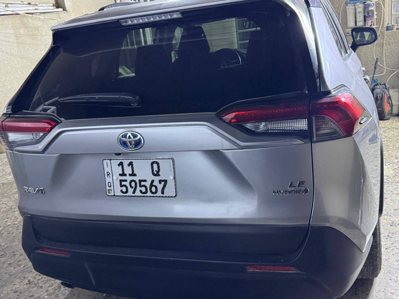 تيوتا راف 4 2023 هايبرد ❗️
1- شاشه كبيرا 
ممشى سياره 88 كيلو وليس ميل 
2- تحكم جهتين 
3- مثبت سرعه
4- رادار 
4- عداد ديجتال 
5- سياره مغلفه بلكامل 
6- قطعتين  تبريد 
7- حساسات امامي وخلفي 
8- ابل كار بلي + اندرويد اوتو 
9- مداخل تايب سي 
10- برده خلفيه 
11- مانع انزلاق 
12- نضام تعليق اي بي اس 
سياره هواي بع بيها امور ممذكوره 
كامله مكمله ضربتها صطحيه مصبوغه نص باب السايق ونص باب راكب و يم رقم من خلف  في قبغ جنطه على كد التصليح الصبغ مرفوق صور الضربه وصور تصليح يوضح 
مكاني بغداد الغزاليه او كراده 
***********
