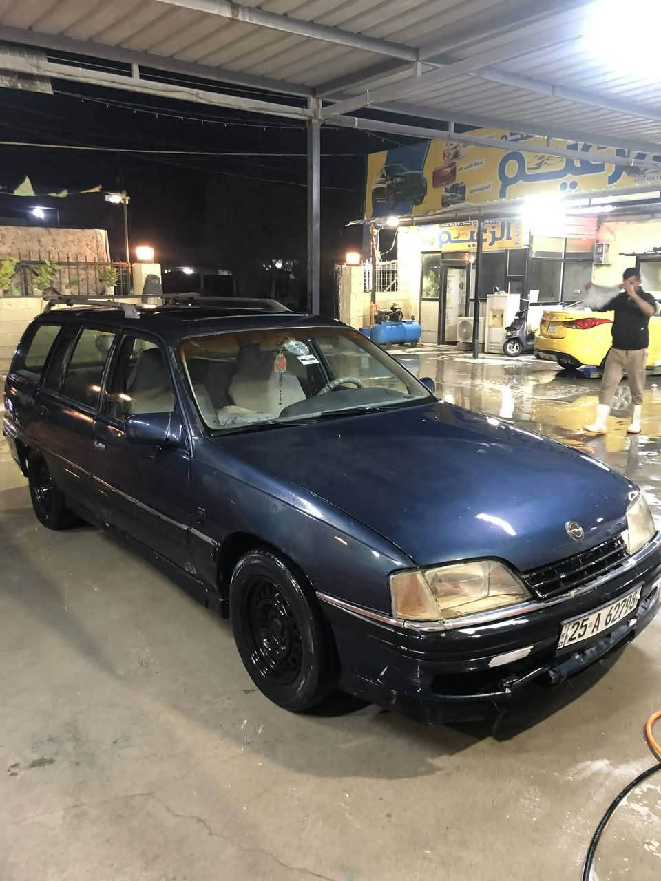 السلام عليكم عندي سياره اوميكا استيشن كير عادي محرك 20رقم انكليزي كركوك سنويه يسمنى  سعر 30بيه مجال رقم ***********
