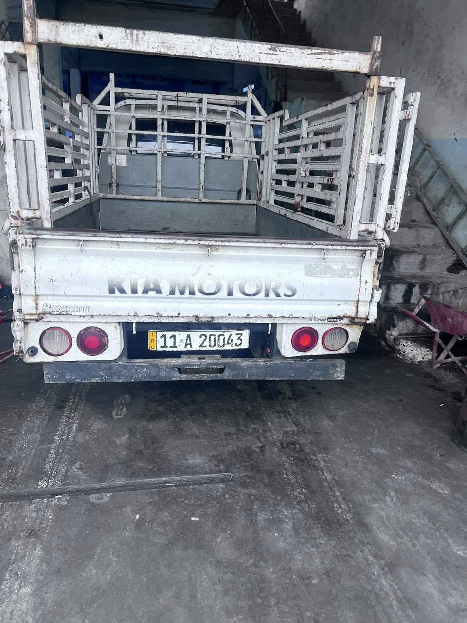 السلام عليكم كيا بنكو مسكر موديل 2007
سيارة بلاديه لا صبغ ولا بارد 
محرك 3000 سوبر 
التاير الامامي 15
الخلفي ١٣
الصدر ما صار شهر من شديته بيدي جديد
رقم بغداد مكاني بغداد ام الكبر و الغزلان 
السعر ٨٠ ورقه او مراوس ب دبل قمارة
الرقم ***********
