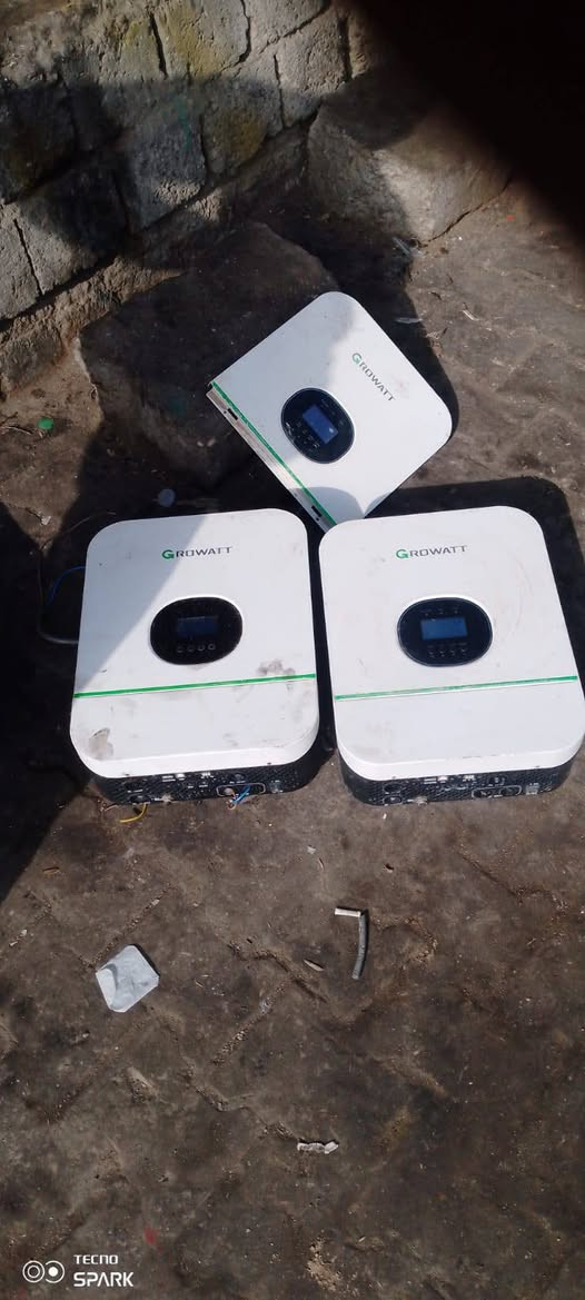 سلام عليكم انفرتر طاقة شمسية وشحن للبيع
***********
***********
