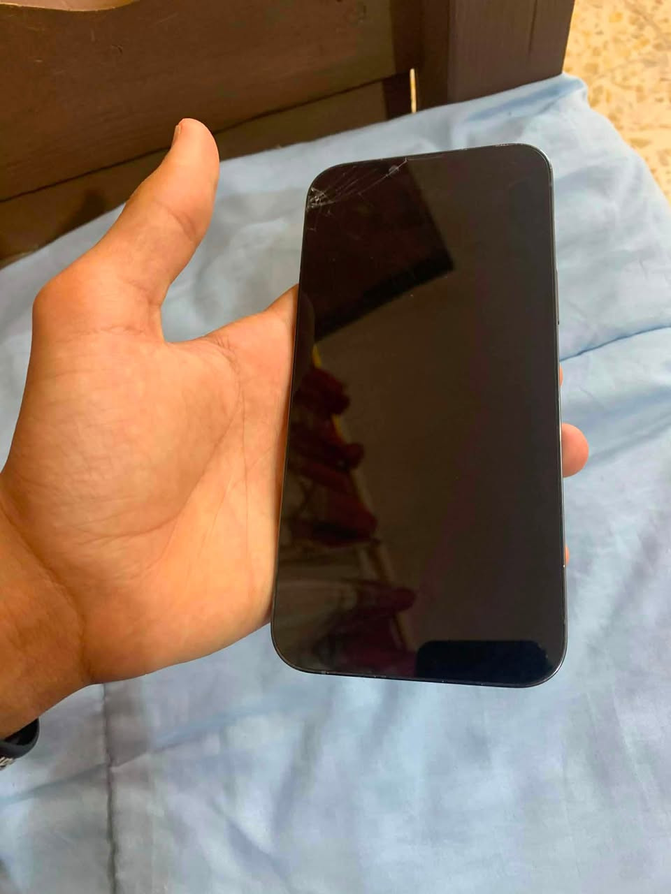 السلام عليكم
للبيع iPhone 13 Pro mex 

لون بحري 

ذاكره 256 

بطاريه 75 بلاديه 

الجهاز مبدل شاشه نوعيه حيلل زينه 

فيس إيدي شغال 

شاصيه  شخط مايي حيل نظيف 

السعر ب390 

 الاتصال *********** 

العنوان تكريت
