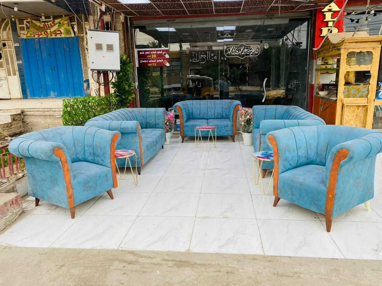 تخم موديل إسباني
تخم جديد بس معرض
بي ضربة بسيطة بالقماش ممبينة
شغل ثقيل بلوك أسود و إسفنج مميز 
والقماش أصلي 
السعر 450والتوصيل مجاناً


**إذا كنت صاحب هذا الإعلان وتريد حذفه لأي سبب، رجاءا أرسل رسالة إلى الدعم الفني**