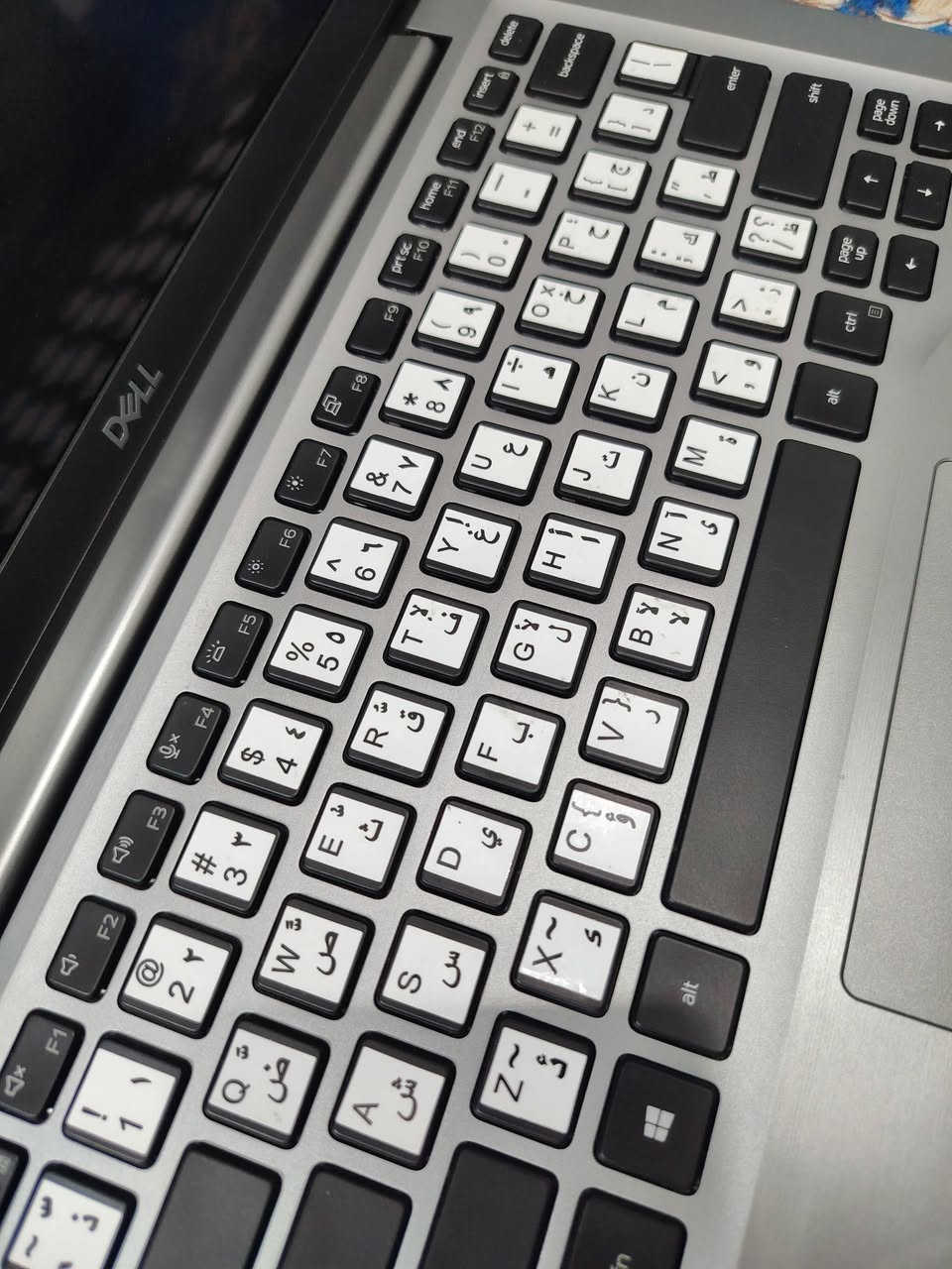 السلام عليكم
لابتوب dell latud 7400
رام 16 
معالج كور i5 جيل 8 
هارد 256
شاشة 14 لمس 
وندوز مفعل 
اريدها مراوس بنفس المواصفات لكن شاشة اكبر وايضا حديثة 
***********
