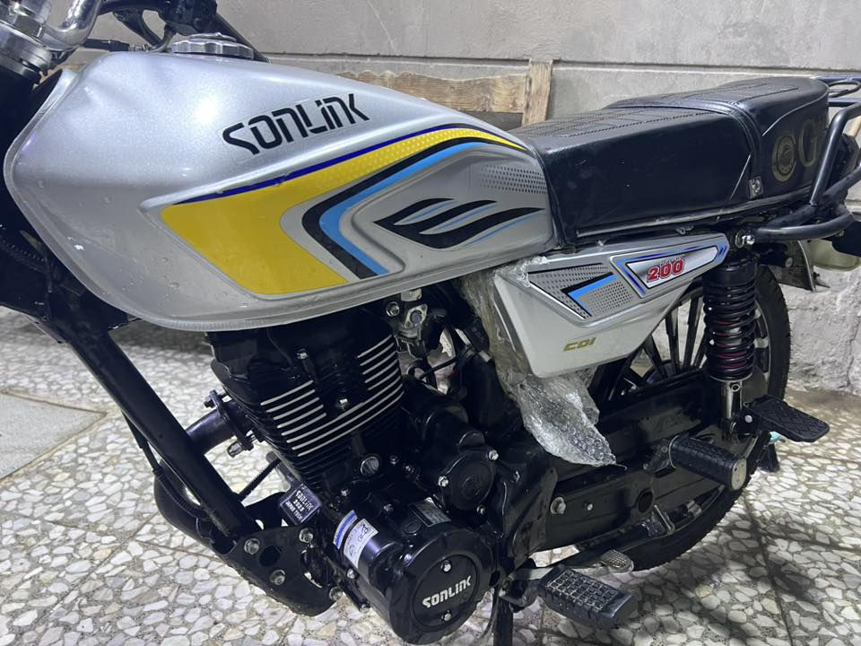 دراجه سونك ايراني  محرك 200 مكاني بغداد ابو دشير  ***********. السعر 900وبيها مجال حك الجيه
