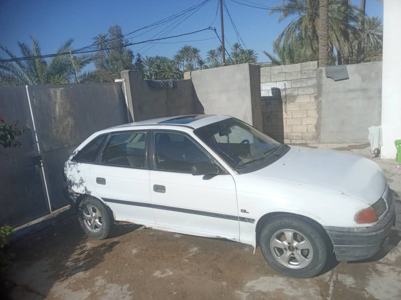 سلام عليكم
استرا للبيع موديل1992 كير ومحرك مكفولات سنوية 2030 رقم انكليزي تحيول ثاني يوم كهربائيات كله شغالة 

سعر ٢٨ بيها مجال للشراي

***********
