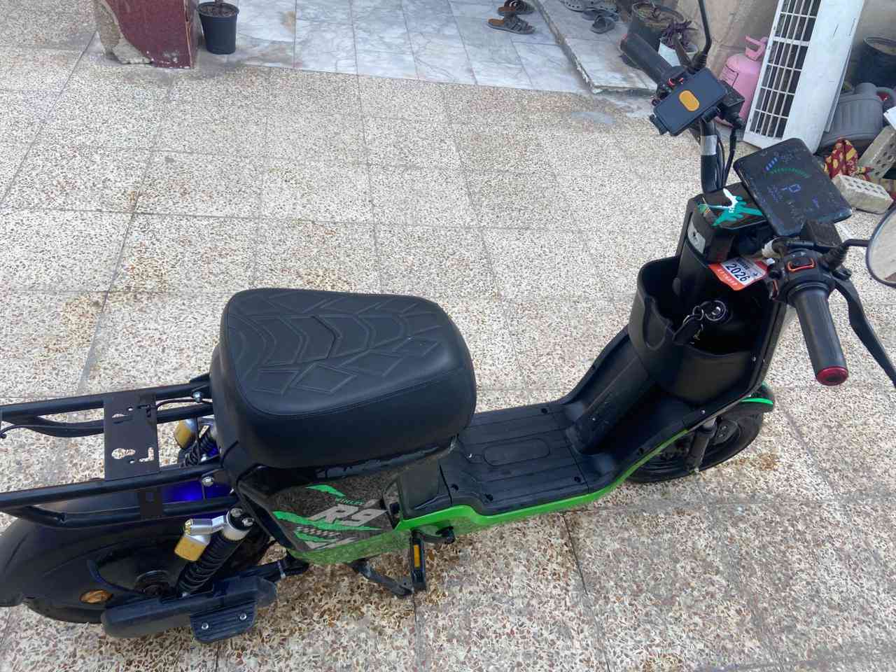 دراجه R9
نظافة98%
شاشة 
بصمه+سويج 2
سماعات بلوتوث 
لايت زنون عادي ناصي 
تاير جبلي 
خمس بطاريات 
سرعته 55 الحقيقي 
تمشي تقريباً 40كيلو
اربع سرعات 
بك 
نقصه بس كشن خلفي وكع مني وسعره ٥ الاف  
السعر375 الف
المكان نفق الشرطة


**إذا كنت صاحب هذا الإعلان وتريد حذفه لأي سبب، رجاءا أرسل رسالة إلى الدعم الفني**