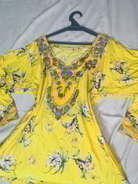 بنات • مخاور • ملابس