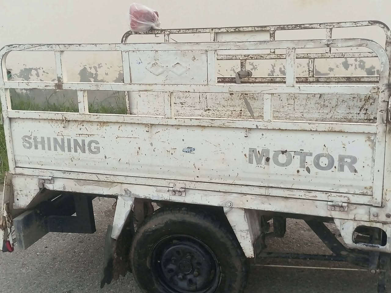 السلام عليكم ستوتة للبيع مديل 2010 سنوية اوراق كاملة السعر 750وبيها مجال مكفوله كفالة عامه
مكان ديالى العنبكية ناحية السلام  رقم هاتف 
***********
