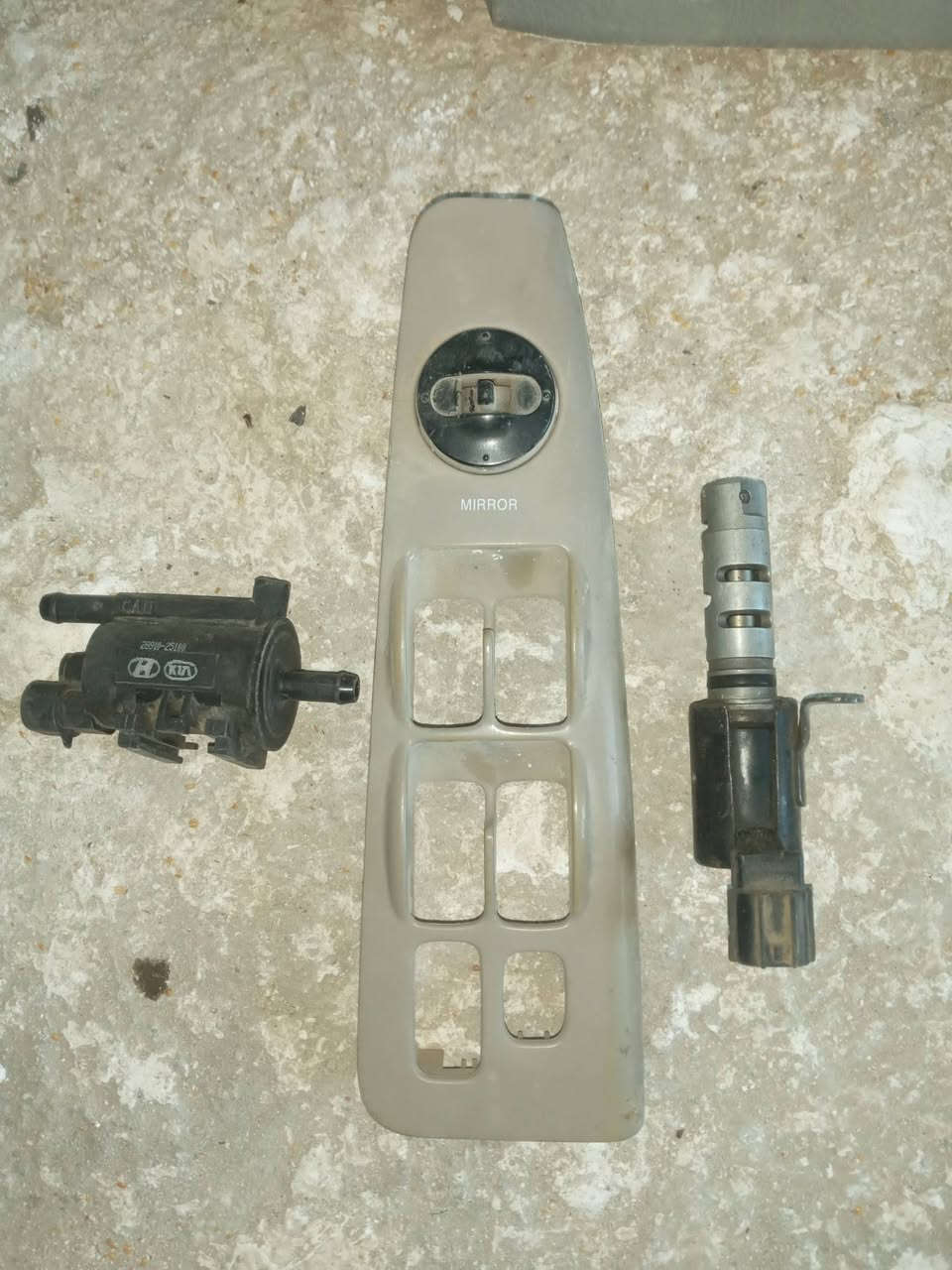 السلام عليكم اخوان اي شي تستفاد منه موجود بالصور وسعارهن مناسبه 
صالنصه سبكترا ٥٠ بيه مجال بعد 
نوزلات ٢٠ الف 
اي سي الواحد ١٠ الف 
حساس حاويه ٢٠ الف 
فاكيوم ١٥ الف 
بطانه داخليه جهة السايق ١٠ الف وجهة خلف السايق ١٠ الف جامات لايت امامي زوج اصلي مو تجاري زوج ٢٠ الف 
كيلون باب خلفي يمنه ١٠ الف 
***********
