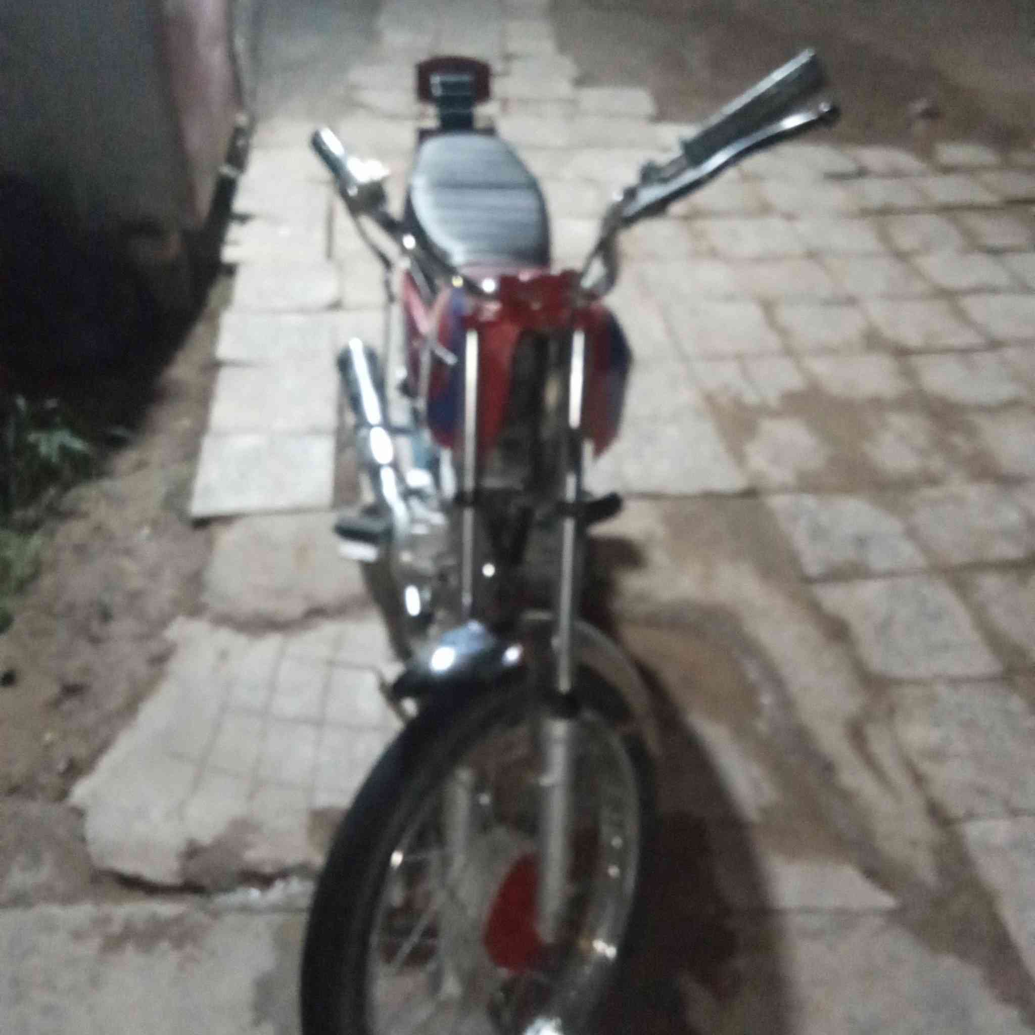 سلام عليكم دراجة للبيع نامة موديل 2023نضافة خير من الله مكينة بدل بيه. بس بستم مال جناي شاهد الله كلك مابيه. وراق مكاني الخالص السعر 450وبيهة مجال المايعرف بيهن لا يتعبني رقم الهاتف ‏‪0783 899 3290‬‏
