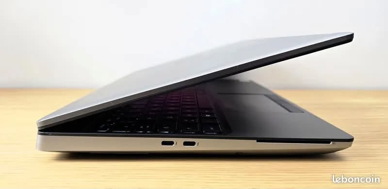 السلام عليكم
لابتوب DELL PRECISION 7550  ورك ستيشن كيمنك وبرامج هندسية قوية وتصاميم والعاب يعني كلشي تشغل
مواصفات 
Core i7 10850Hفئة H اقوى فئة 
الرام 16 كيكا ddr4 وقابل للتطوير
الهارد Ssd Nvme 512كيكا  سريع جدا 
كارت الشاشة خارجي نفيديا NVIDIA QUADRO
T1000(4كيكا)
كارت الشاشة الداخلي (8كيكا)
مجموع كرت الشاشة 12 كيكا
حجم الشاشة 15.6 ips full hd مشبعة الالوان والوضوح
ويندوز 11 اصلي مدى الحياة 
كيبورد ضوئي عربي انكليزي 
لابتوب نضيفه كلش وتشغل كل البرامج القوية الهندسية والتصميم والالعاب 
ملحقاتها شاحنتها الاصلية 180w وحقيبة
مكاني بغداد الاسكان قرب مستشفى الطفل 
السعر 750الف 
***********
