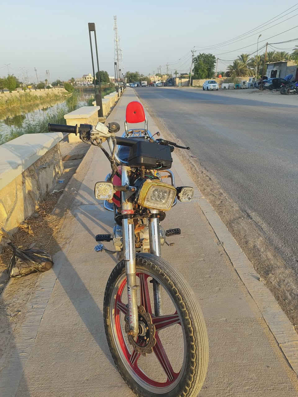 دراجة هونزدة موديل 2018  للبيع السعر 350 وبي مجال قليل للشراي للتواصل اوراقهة كاملة للتواصل ***********
حجم المكينة 150 سيسي 
الدراجة كلش حلوة
