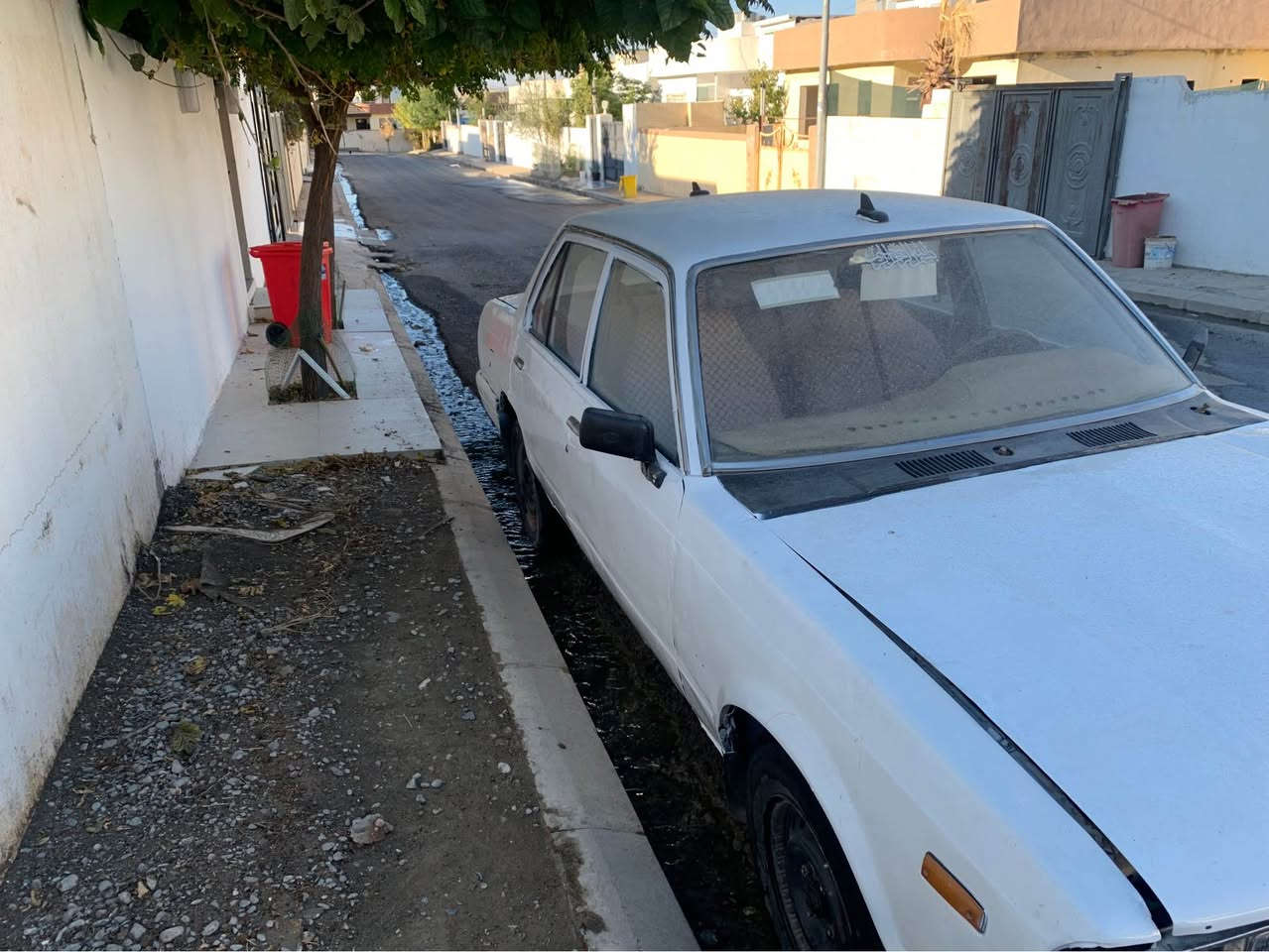 کڕۆنە
گێڕ و مەکینە بیلاد
ئارم پلاستیک سلێمانی
سەیارەکە مەزبوتە و جوانە
بۆ جوانی سبوغ عامکراوە لەسەر ساغە
***********
***********
شوێن/سۆران أربيل, العراق
