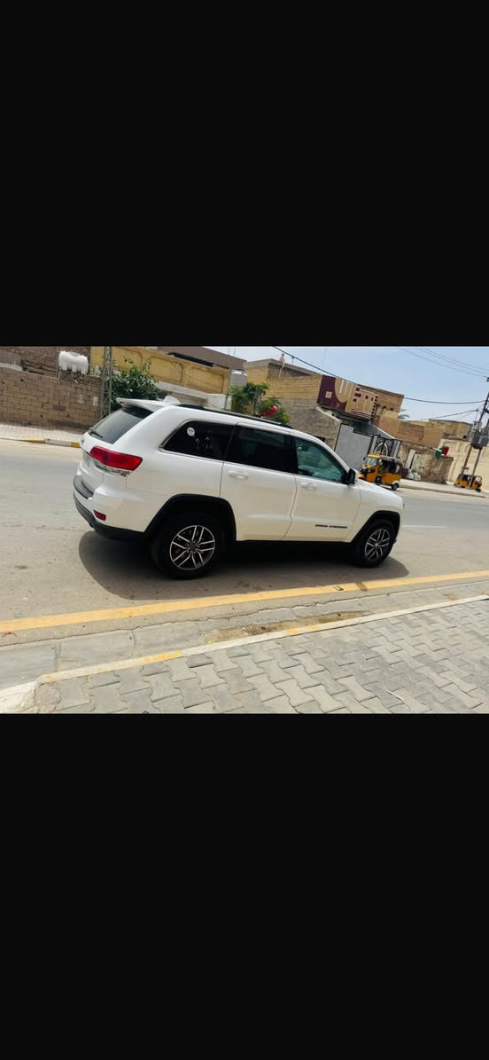 للبيع جيب 2019خليجي رقم بغداد دولي بسمي هزة جديد تحويل مباشر سيارة بيها جاملغ امامي مبدل وكاله شرط صار بيه شخط وبدلته وكالة نفس اللون 100‎%‎ والباقي كفالة ع سونار مكينة كير تخم تاير حدادية 100‎%‎مال جناي استخدم شخصي ماشية 125Km فتحة حساس كامرة تشغيل عن بعد فول موصفات زراك لايت مبرمجه السياره مراوح وفتح سرعةشرط الف متصرف عليها العنوان واسط  للاستفسار ***********    ***********
