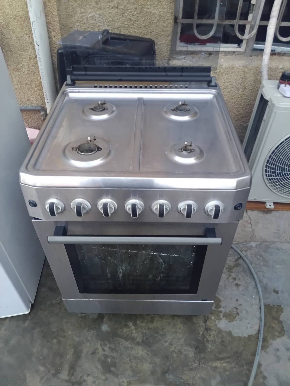 سلام عليكم طباخ نضيف وثلاجه نضيفه فريز طباخ 80وثلاجه 100الف ثلاجه بلادي شركه ***********
