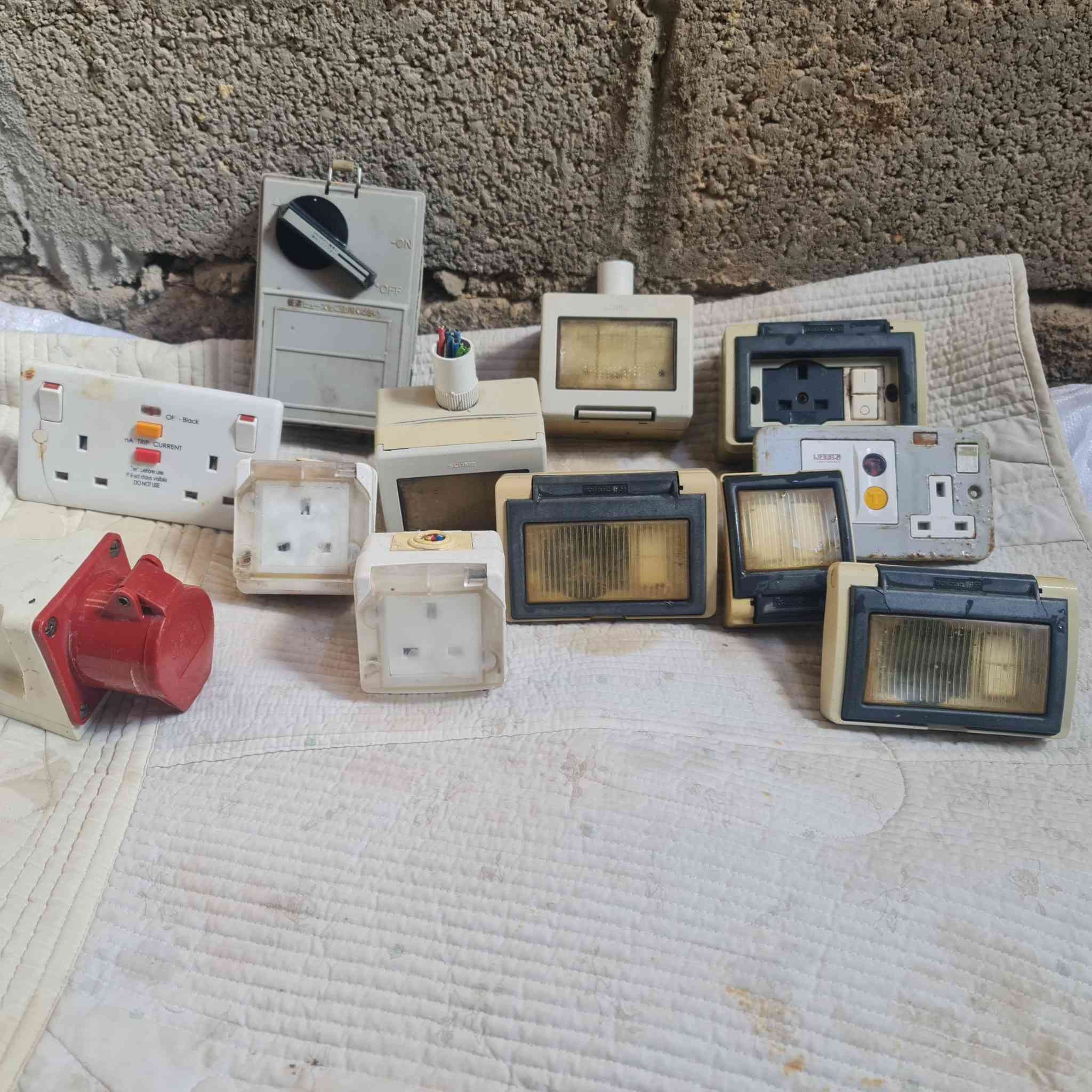 غراض للبيع كلمن وسعره ***********
مكلف بلنشر.....
