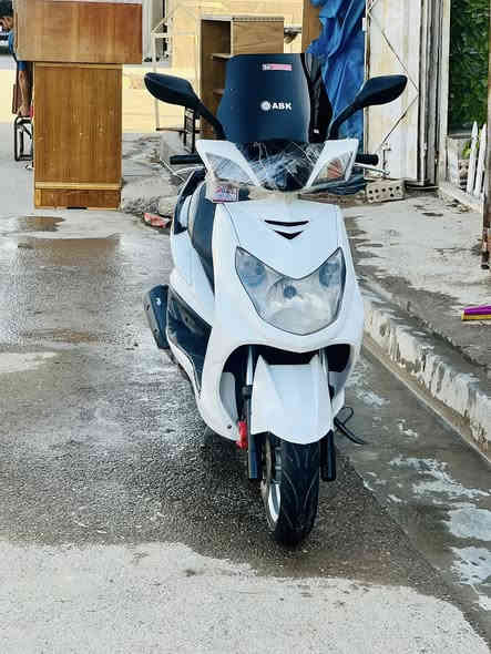 سكنس فحل للبيع دراجه نضيفه ومكينتها ناعمه اوراقها باسمي العنوان بغداد  قرب فلكة حي النصر السعر 600 للستفسار*********** /***********
