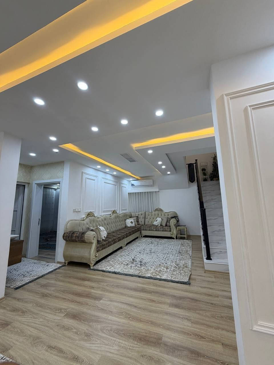 بيت للبيع في مجمع لاوان سيتي

📐 المساحة: 200م
🛏️ 4 غرف نوم
🏗️ بناء مهندس وكواليتي عالي
✨ خريطة موزعة بشكل مميز واستغلال مثالي للمساحات
☀️ واجهة قبلة
🚗 فرع هادئ وموقع جميل

بيت يجمع بين الأناقة، الجودة، وراحة السكن

رقم الاتصال او واتساب
***********
***********
