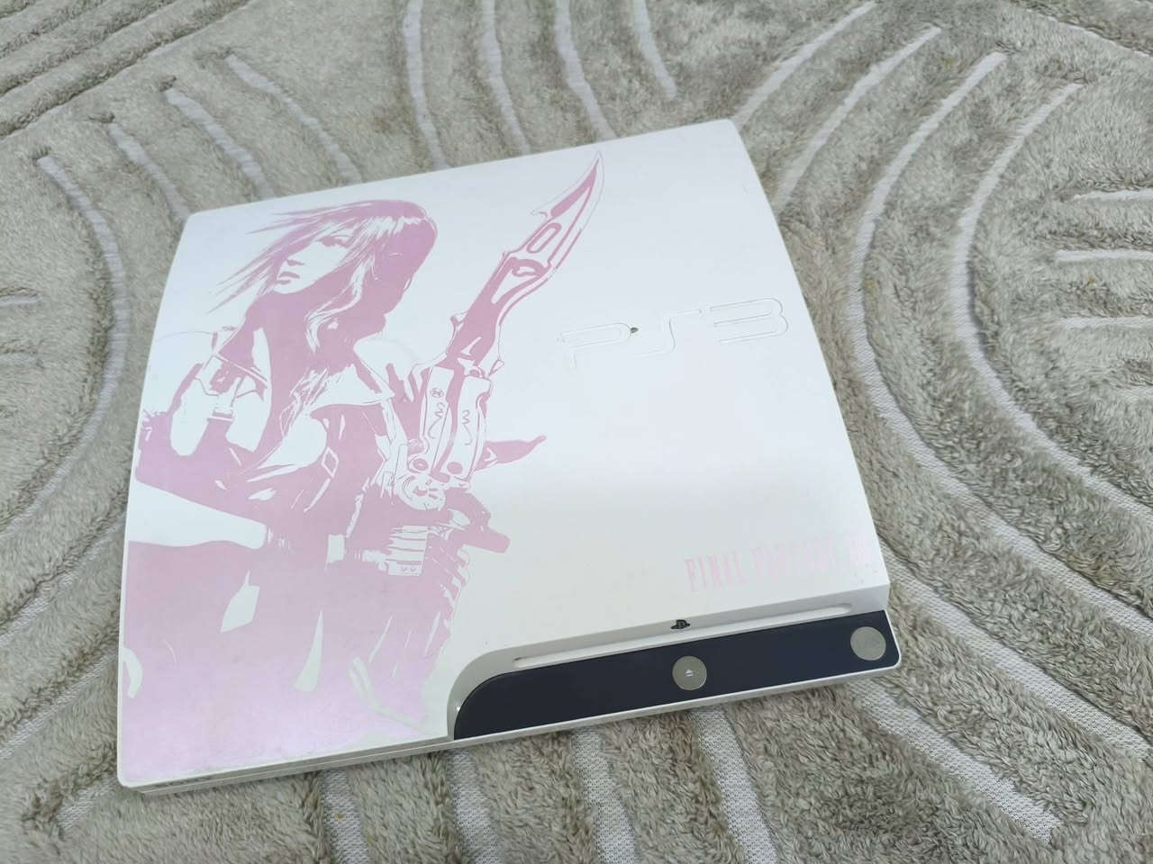 بلي ثري نضيف و استعماله جدا قليل نسخة  فاينل فانتسي نضيف جدا و المداخل جدا نضيفة مع جويستك اثنين و  موجود بي عدة العاب و بعض منهن god of war 3 / gta v / ratchet and clank all 3/ tomp raider السعر 120 للاستفسار *********** (واتساب)
